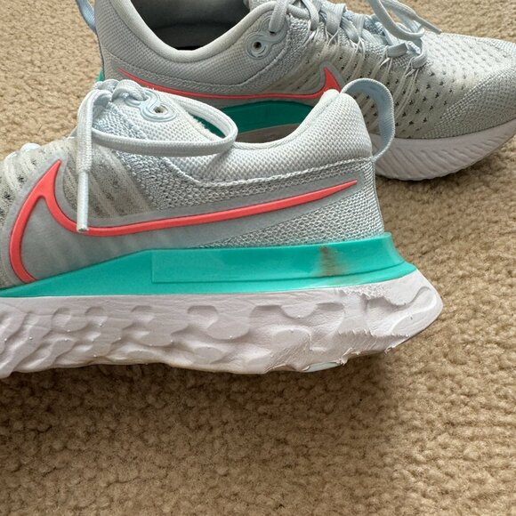 Nike Women's React Infinity Run Flyknit 2 Blue Tint Lava Glow Size 8.5 - Picture 5 of 16